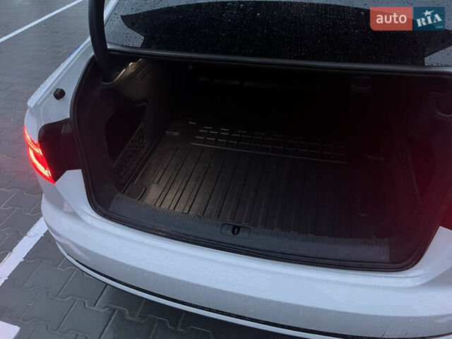 Білий Ауді А4, об'ємом двигуна 1.98 л та пробігом 167 тис. км за 17500 $, фото 31 на Automoto.ua