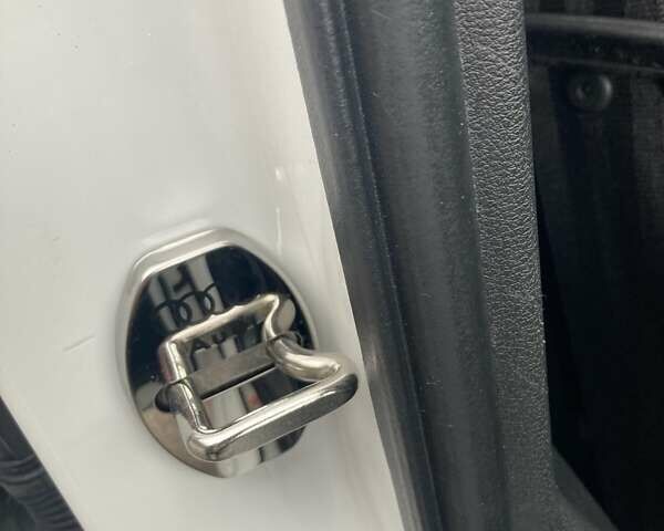 Белый Ауди А4, объемом двигателя 1.98 л и пробегом 172 тыс. км за 20400 $, фото 13 на Automoto.ua