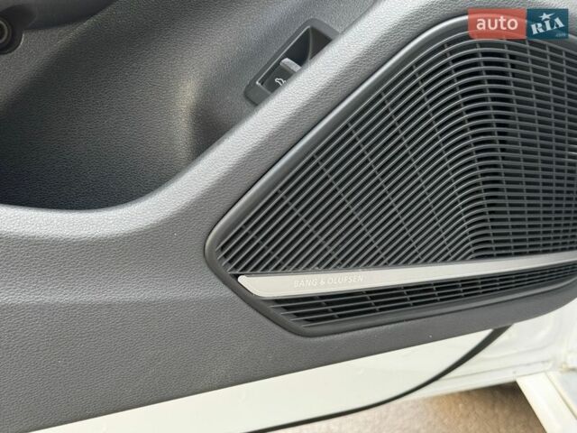 Білий Ауді А4, об'ємом двигуна 1.98 л та пробігом 144 тис. км за 17999 $, фото 9 на Automoto.ua