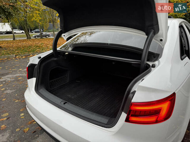 Білий Ауді А4, об'ємом двигуна 1.98 л та пробігом 49 тис. км за 19500 $, фото 9 на Automoto.ua