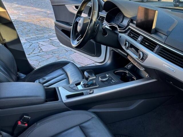 Белый Ауди А4, объемом двигателя 2 л и пробегом 121 тыс. км за 18800 $, фото 5 на Automoto.ua