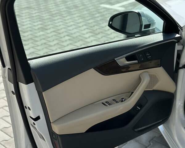 Белый Ауди А4, объемом двигателя 1.98 л и пробегом 172 тыс. км за 17000 $, фото 8 на Automoto.ua