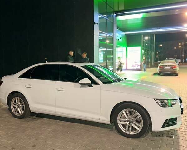 Белый Ауди А4, объемом двигателя 1.98 л и пробегом 153 тыс. км за 17000 $, фото 2 на Automoto.ua