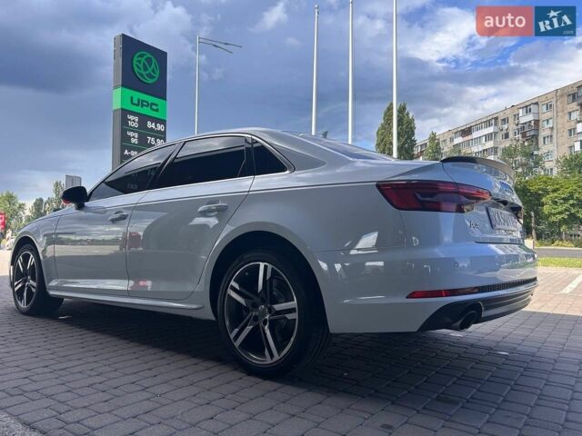 Білий Ауді А4, об'ємом двигуна 1.98 л та пробігом 123 тис. км за 20800 $, фото 6 на Automoto.ua
