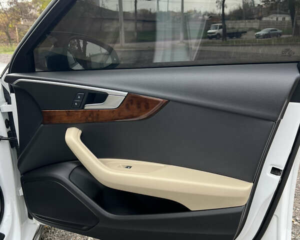 Белый Ауди А4, объемом двигателя 2 л и пробегом 82 тыс. км за 20000 $, фото 33 на Automoto.ua