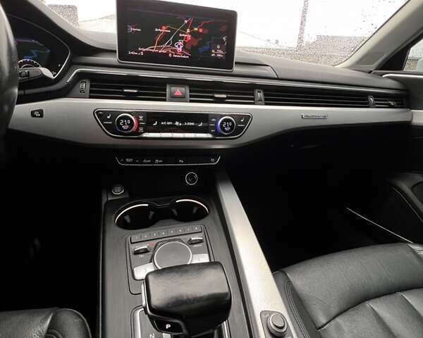 Белый Ауди А4, объемом двигателя 2 л и пробегом 130 тыс. км за 18000 $, фото 32 на Automoto.ua