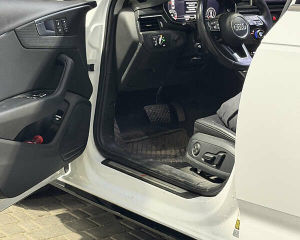 Белый Ауди А4, объемом двигателя 2 л и пробегом 162 тыс. км за 19500 $, фото 23 на Automoto.ua