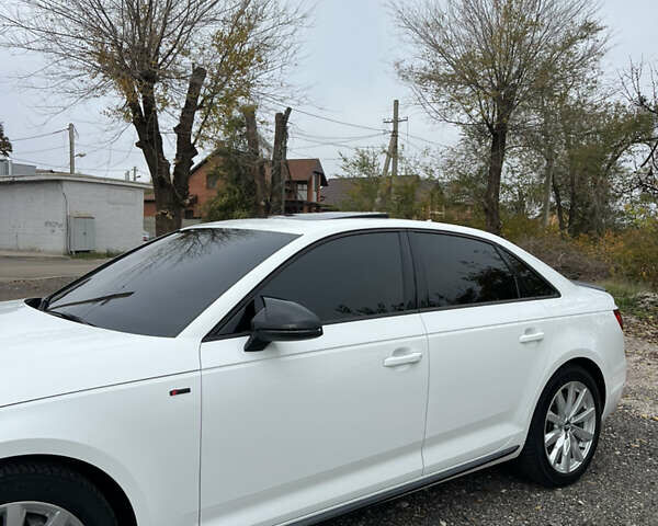 Белый Ауди А4, объемом двигателя 2 л и пробегом 82 тыс. км за 20000 $, фото 7 на Automoto.ua