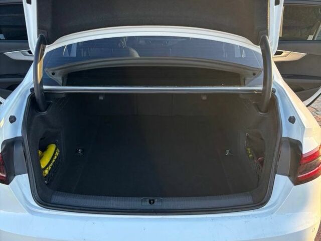 Белый Ауди А4, объемом двигателя 2 л и пробегом 121 тыс. км за 18800 $, фото 6 на Automoto.ua