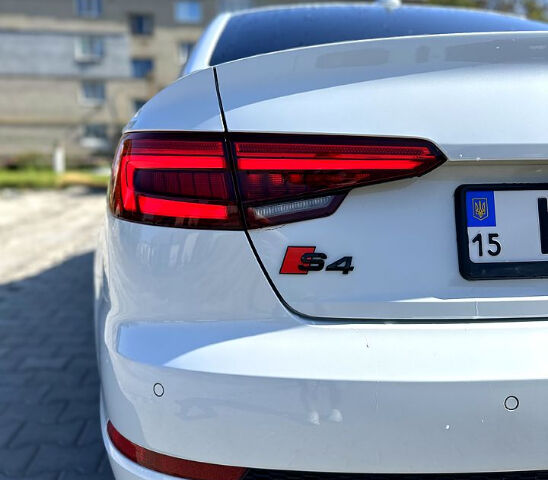 Белый Ауди А4, объемом двигателя 2 л и пробегом 216 тыс. км за 19999 $, фото 9 на Automoto.ua