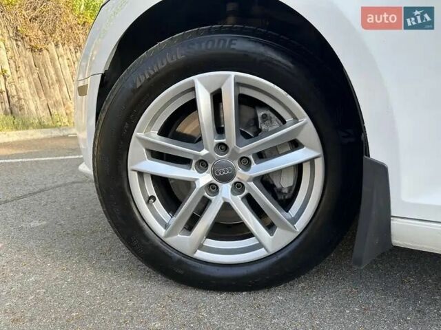Білий Ауді А4, об'ємом двигуна 2 л та пробігом 142 тис. км за 17999 $, фото 7 на Automoto.ua