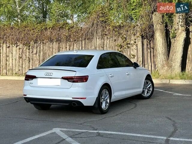 Білий Ауді А4, об'ємом двигуна 2 л та пробігом 142 тис. км за 17999 $, фото 6 на Automoto.ua