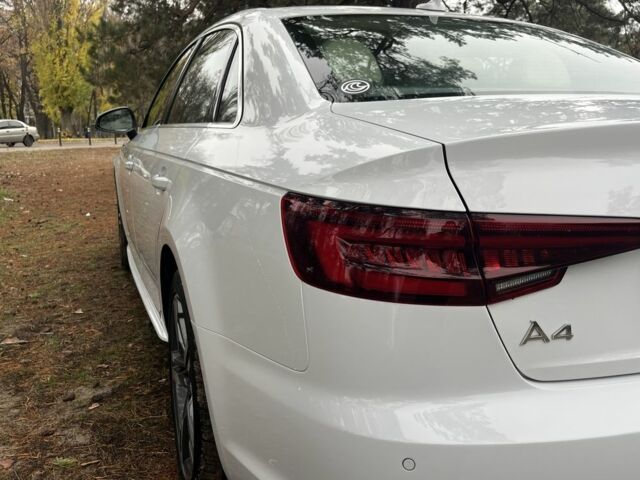 Белый Ауди А4, объемом двигателя 2 л и пробегом 170 тыс. км за 20000 $, фото 3 на Automoto.ua