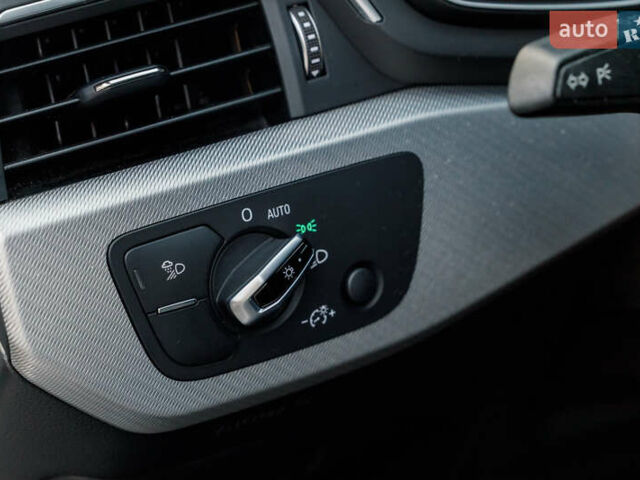 Білий Ауді А4, об'ємом двигуна 2 л та пробігом 145 тис. км за 18000 $, фото 7 на Automoto.ua