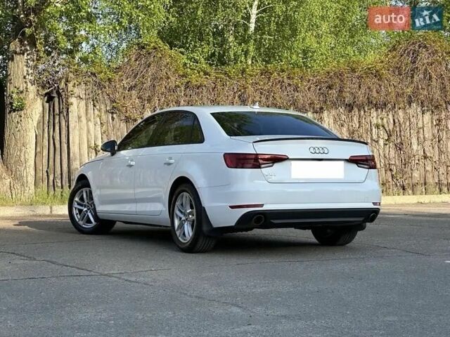 Білий Ауді А4, об'ємом двигуна 2 л та пробігом 142 тис. км за 17999 $, фото 4 на Automoto.ua