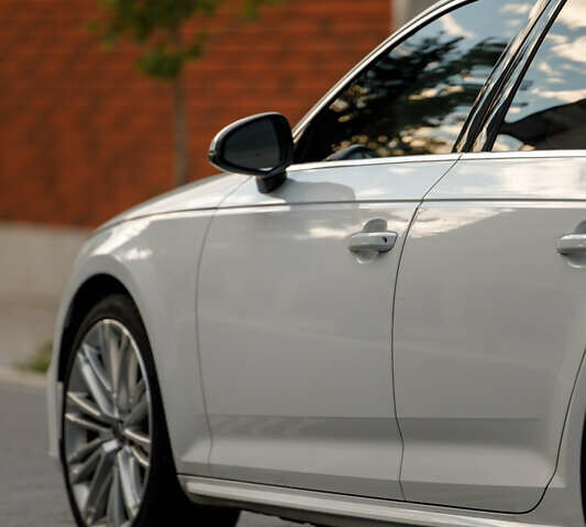 Білий Ауді А4, об'ємом двигуна 2 л та пробігом 145 тис. км за 18000 $, фото 12 на Automoto.ua