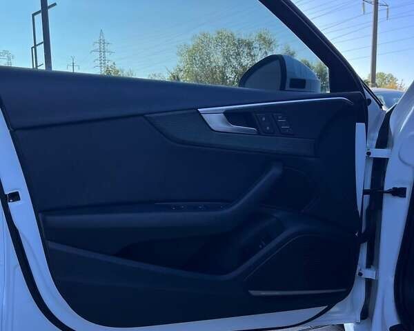 Белый Ауди А4, объемом двигателя 1.98 л и пробегом 162 тыс. км за 19200 $, фото 13 на Automoto.ua