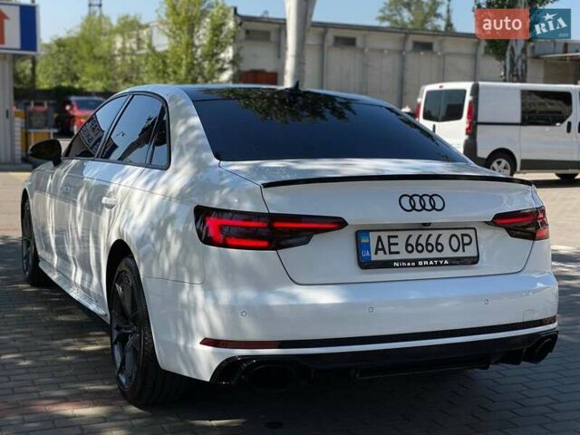 Білий Ауді А4, об'ємом двигуна 1.98 л та пробігом 112 тис. км за 19900 $, фото 10 на Automoto.ua