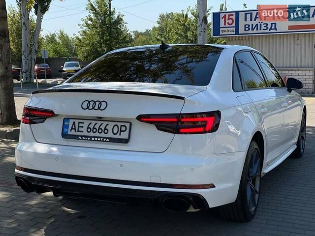 Білий Ауді А4, об'ємом двигуна 1.98 л та пробігом 112 тис. км за 19900 $, фото 7 на Automoto.ua