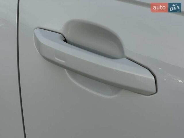 Белый Ауди А4, объемом двигателя 1.98 л и пробегом 210 тыс. км за 17999 $, фото 13 на Automoto.ua