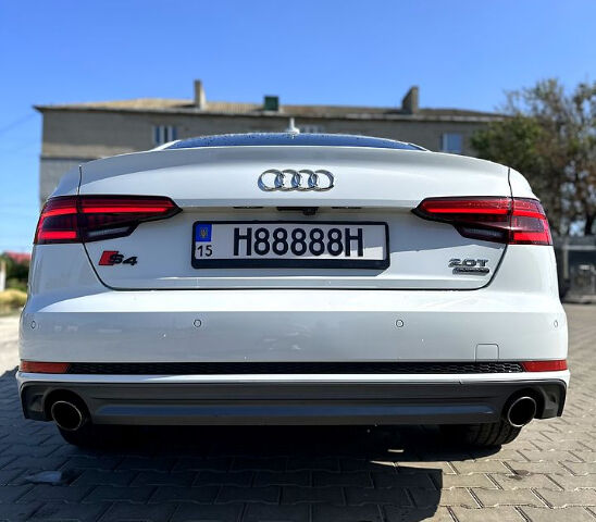 Белый Ауди А4, объемом двигателя 2 л и пробегом 216 тыс. км за 19999 $, фото 10 на Automoto.ua