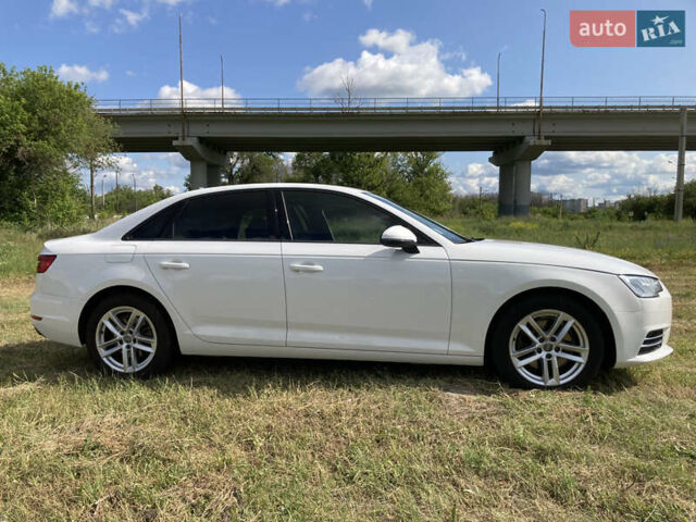 Белый Ауди А4, объемом двигателя 1.98 л и пробегом 116 тыс. км за 17500 $, фото 2 на Automoto.ua