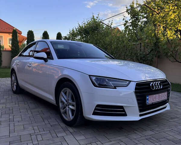 Білий Ауді А4, об'ємом двигуна 2 л та пробігом 209 тис. км за 16700 $, фото 2 на Automoto.ua