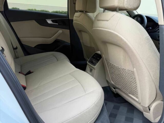 Білий Ауді А4, об'ємом двигуна 2 л та пробігом 63 тис. км за 8400 $, фото 11 на Automoto.ua