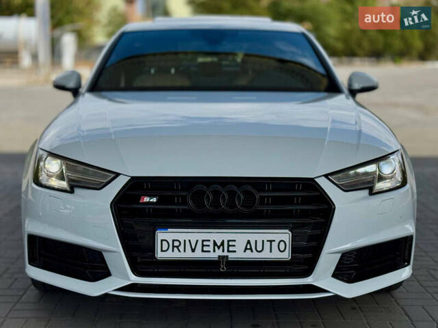Белый Ауди А4, объемом двигателя 1.98 л и пробегом 173 тыс. км за 17299 $, фото 1 на Automoto.ua