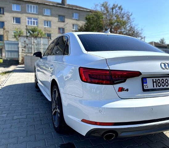 Белый Ауди А4, объемом двигателя 2 л и пробегом 216 тыс. км за 19999 $, фото 8 на Automoto.ua