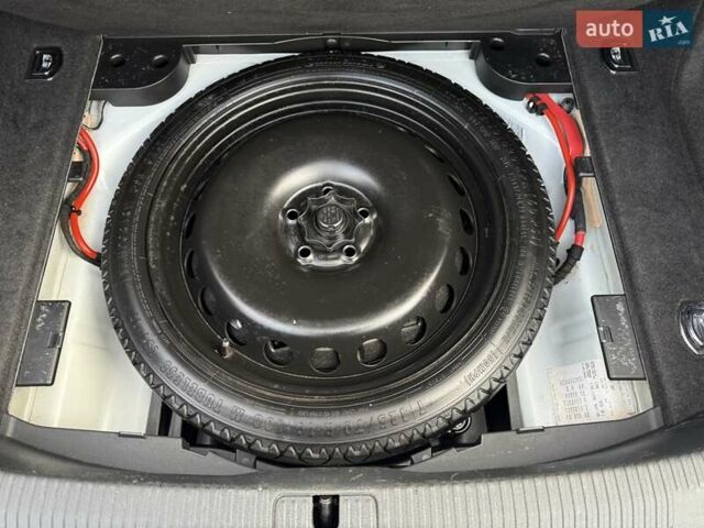 Білий Ауді А4, об'ємом двигуна 1.98 л та пробігом 139 тис. км за 16800 $, фото 23 на Automoto.ua