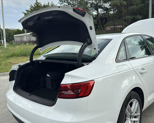 Білий Ауді А4, об'ємом двигуна 1.98 л та пробігом 112 тис. км за 22700 $, фото 8 на Automoto.ua