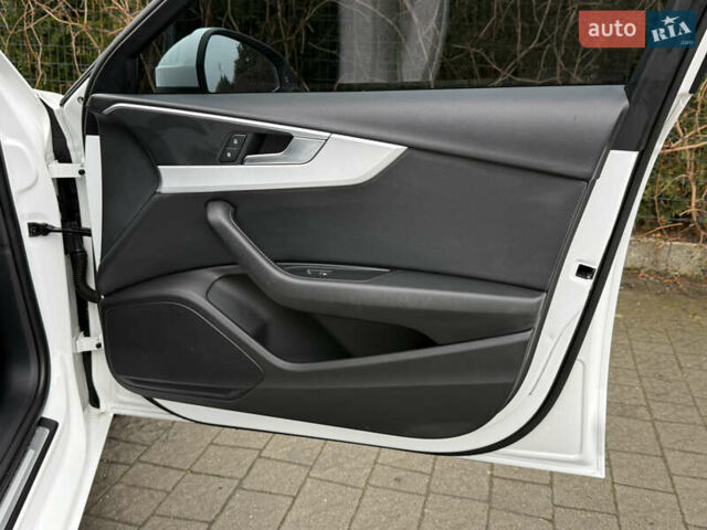 Белый Ауди А4, объемом двигателя 2 л и пробегом 178 тыс. км за 14999 $, фото 33 на Automoto.ua