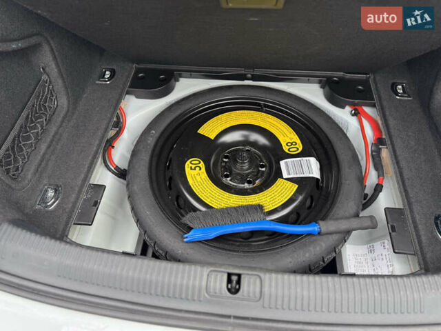 Ауді А4 2017 у Львові на Automoto.ua Білий Ауді А4, об'ємом двигуна 1.98 л та пробігом 110 тис. км за 19950 $, фото 26 на Automoto.ua