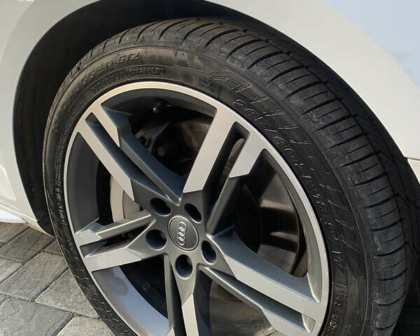 Белый Ауди А4, объемом двигателя 1.98 л и пробегом 149 тыс. км за 17700 $, фото 8 на Automoto.ua