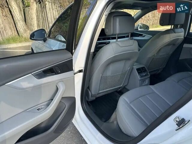 Білий Ауді А4, об'ємом двигуна 2 л та пробігом 142 тис. км за 17999 $, фото 15 на Automoto.ua