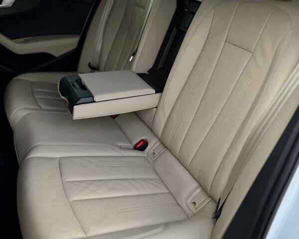 Белый Ауди А4, объемом двигателя 1.98 л и пробегом 173 тыс. км за 17299 $, фото 18 на Automoto.ua