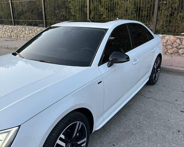 Белый Ауди А4, объемом двигателя 1.98 л и пробегом 65 тыс. км за 25000 $, фото 5 на Automoto.ua