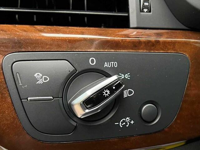 Білий Ауді А4, об'ємом двигуна 2 л та пробігом 134 тис. км за 16000 $, фото 19 на Automoto.ua