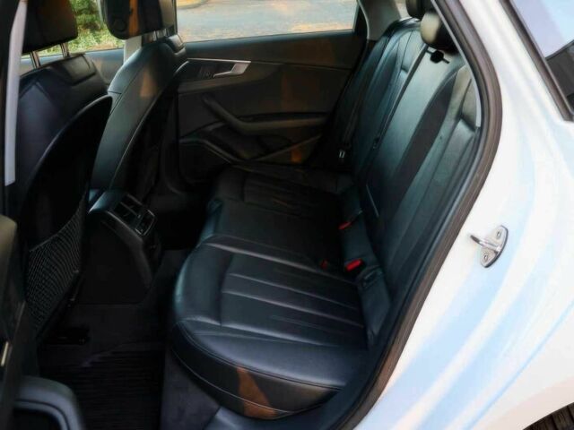 Белый Ауди А4, объемом двигателя 2 л и пробегом 68 тыс. км за 12999 $, фото 13 на Automoto.ua