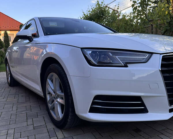 Білий Ауді А4, об'ємом двигуна 2 л та пробігом 209 тис. км за 16700 $, фото 4 на Automoto.ua