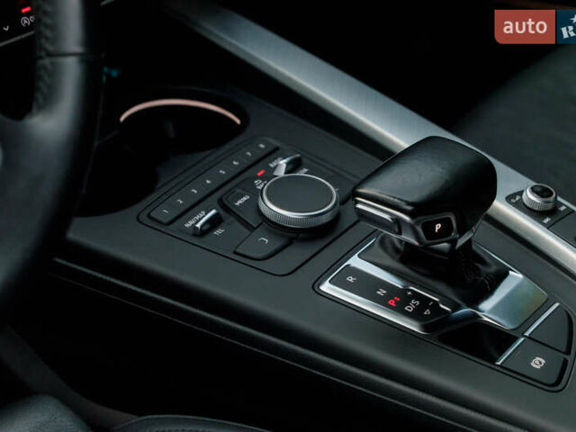 Білий Ауді А4, об'ємом двигуна 2 л та пробігом 145 тис. км за 18000 $, фото 19 на Automoto.ua