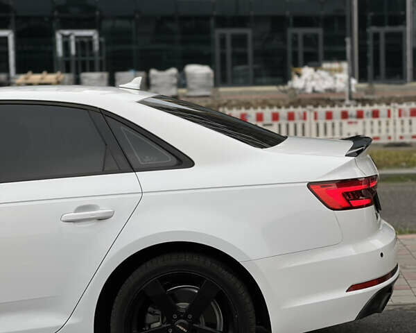 Белый Ауди А4, объемом двигателя 1.98 л и пробегом 192 тыс. км за 16900 $, фото 8 на Automoto.ua