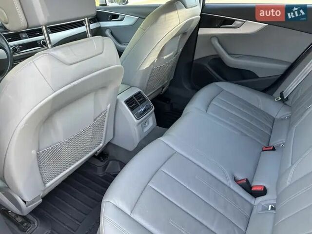 Білий Ауді А4, об'ємом двигуна 2 л та пробігом 142 тис. км за 17999 $, фото 16 на Automoto.ua