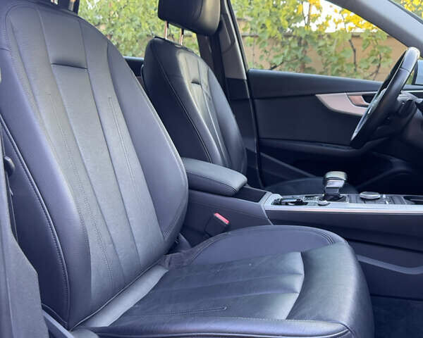 Білий Ауді А4, об'ємом двигуна 2 л та пробігом 209 тис. км за 16700 $, фото 12 на Automoto.ua