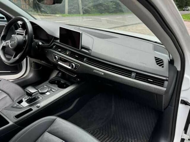 Белый Ауди А4, объемом двигателя 2 л и пробегом 82 тыс. км за 14000 $, фото 13 на Automoto.ua