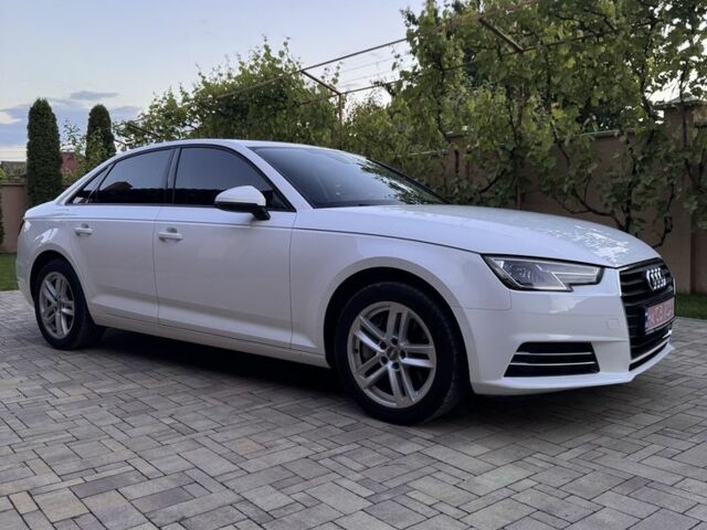 Белый Ауди А4, объемом двигателя 2 л и пробегом 202 тыс. км за 16700 $, фото 1 на Automoto.ua