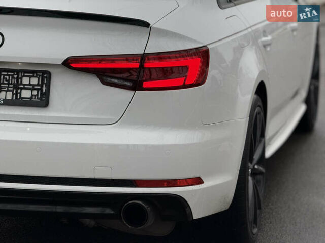 Белый Ауди А4, объемом двигателя 2 л и пробегом 156 тыс. км за 17900 $, фото 7 на Automoto.ua