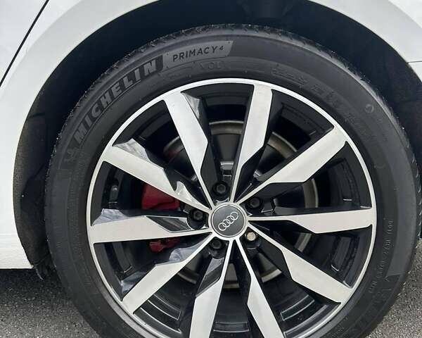 Ауді А4 2017 у Городке на Automoto.ua Білий Ауді А4, об'ємом двигуна 1.98 л та пробігом 230 тис. км за 18500 $, фото 25 на Automoto.ua