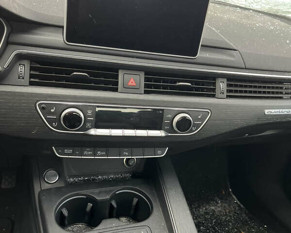 Белый Ауди А4, объемом двигателя 2 л и пробегом 183 тыс. км за 11000 $, фото 7 на Automoto.ua